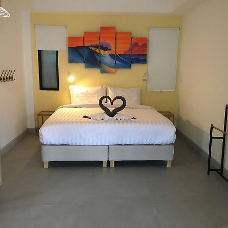 Hotel Baan Andaman Sea Surf à Patong Extérieur photo